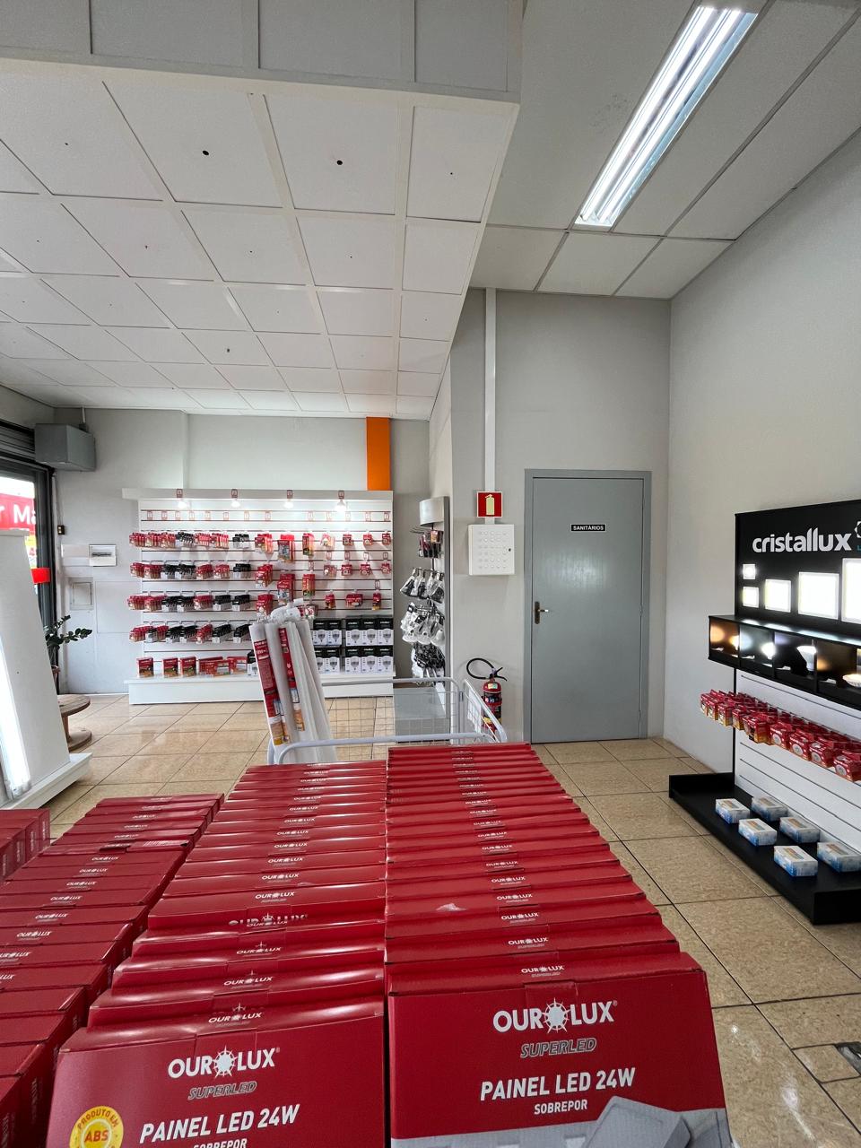 Interior da loja Mattei Materiais Elétricos em Esteio